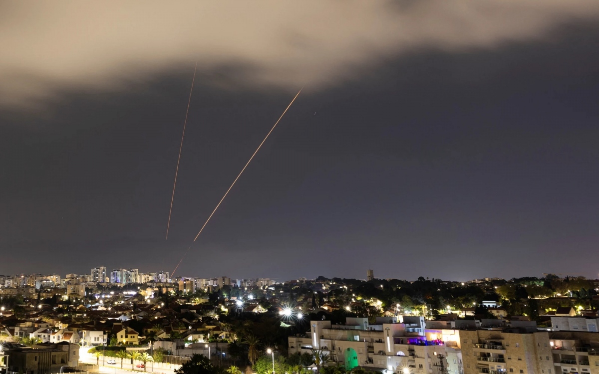 Iran tuyên bố phóng tên lửa đạn đạo vào Israel sau loạt tập kích UAV
